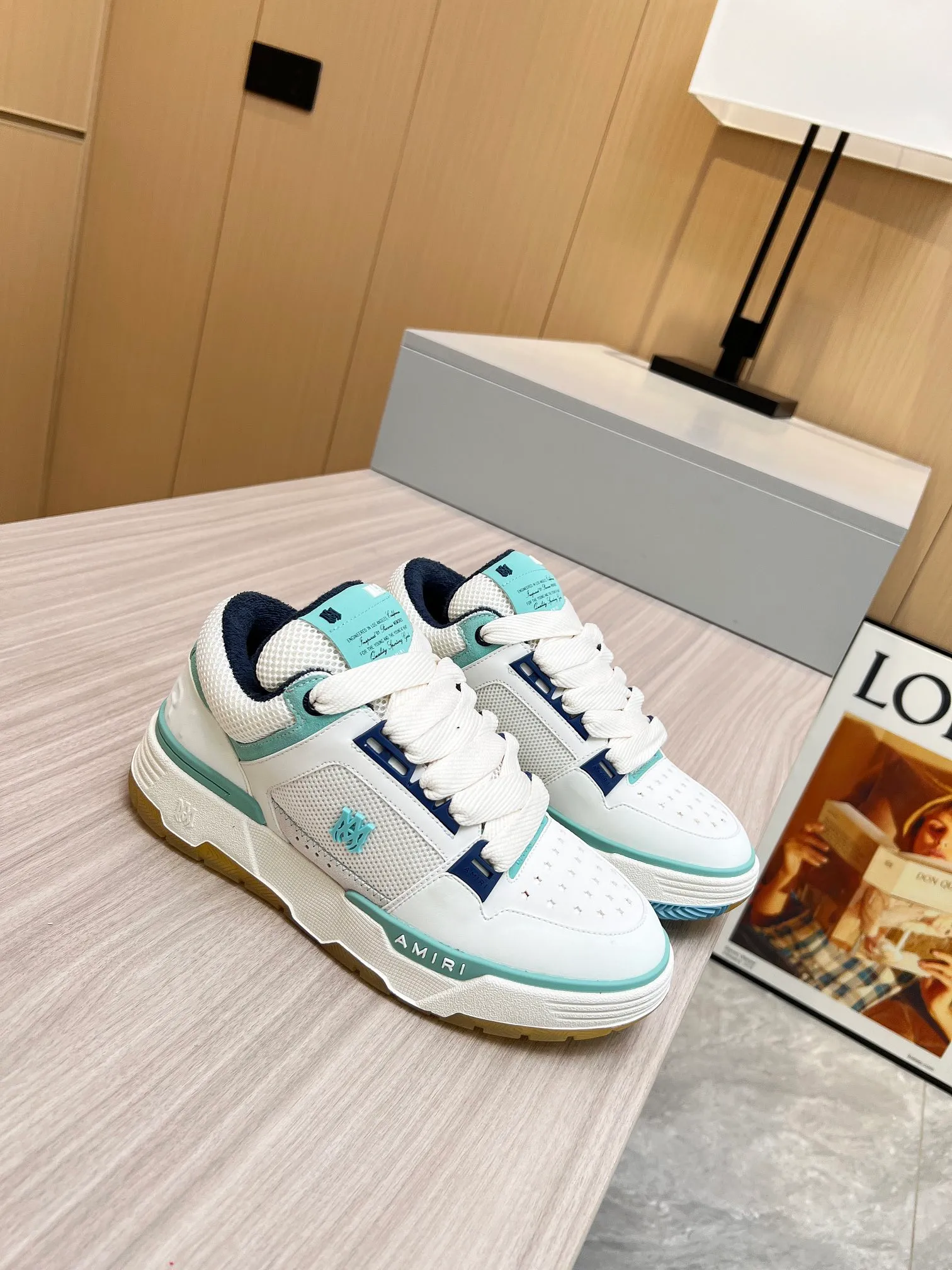 p620💰Men's shoes Amiri Emile's 2023 spring and summer new MA-1 bread shoes, couple models, casual sports shoes, sneakers Amiri gave up the rock punk style in the new season and used a large number of unsaturated colors, Morandi tones, whether you see or wear them, it will make people very happy. The large tongue of the bread shoes continues, shortens the length of the shoe body, thickens the midsole, and the toe part is more rounded. Amiri's brand letters and MA logo appear on the side of the shoe. Fabric: Original customized imported first-layer cowhide + mesh. Lining: Original customized breathable towel lining. Outsole. Foam combination material. Bottom thickness: 4CM. Size: Men's 39-45